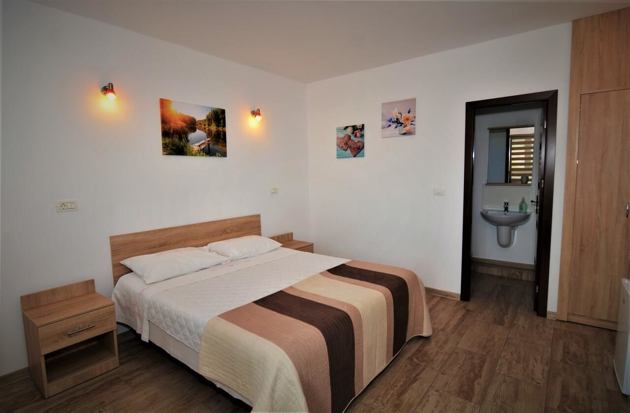 Проживание в семье Casa Miraj Кэлимэнешти-13