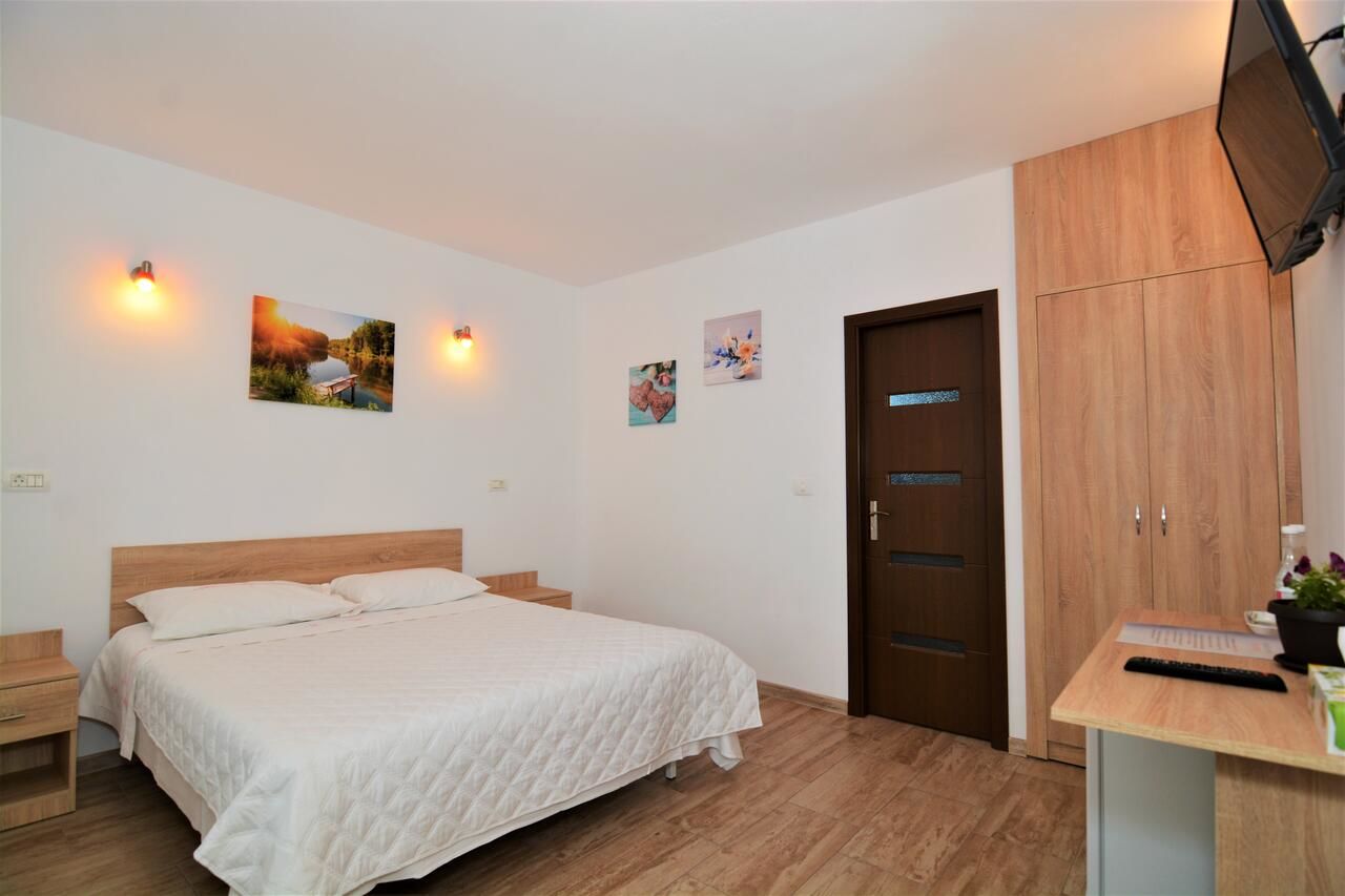 Проживание в семье Casa Miraj Кэлимэнешти-14