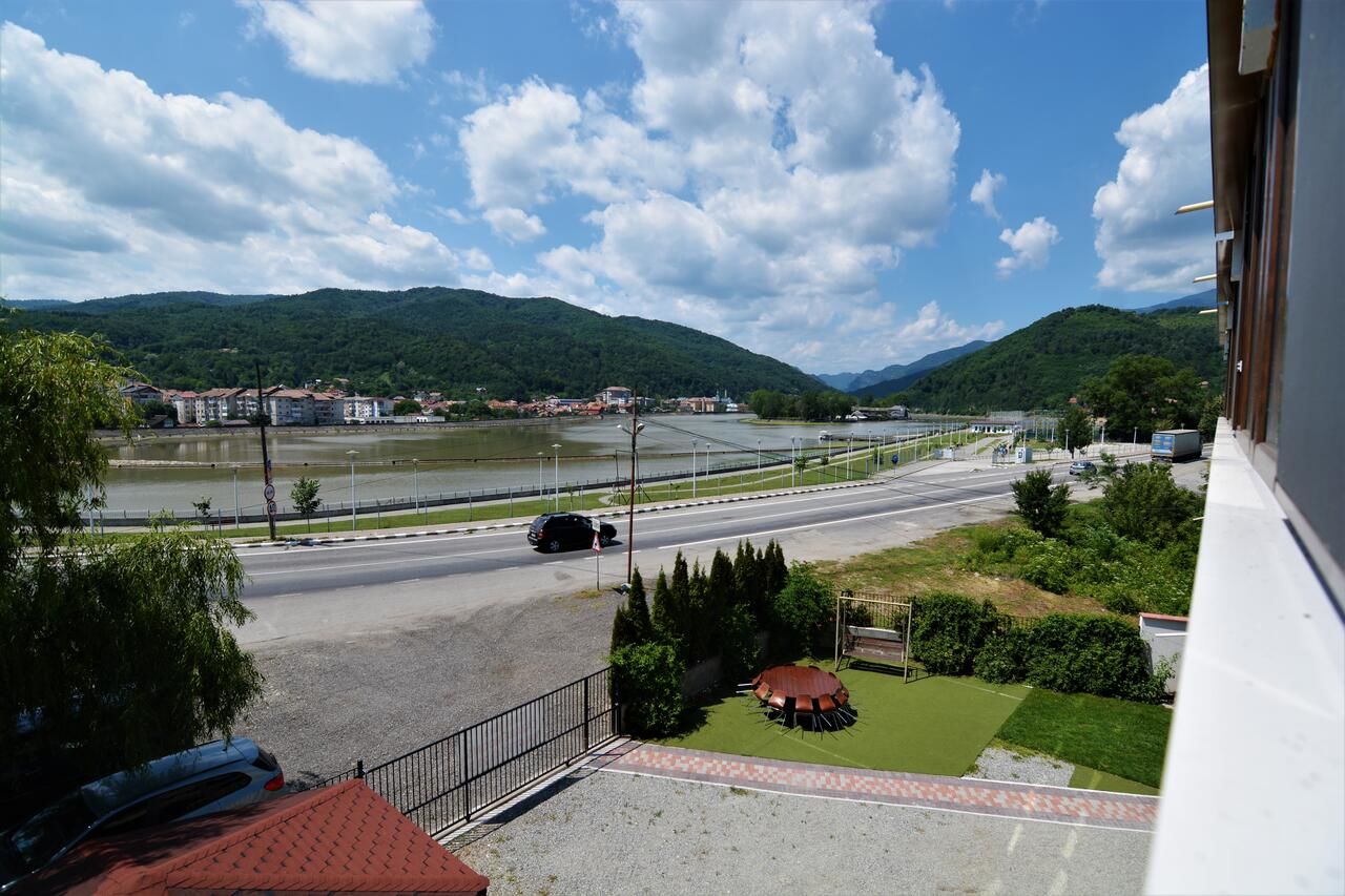 Проживание в семье Casa Miraj Кэлимэнешти-19
