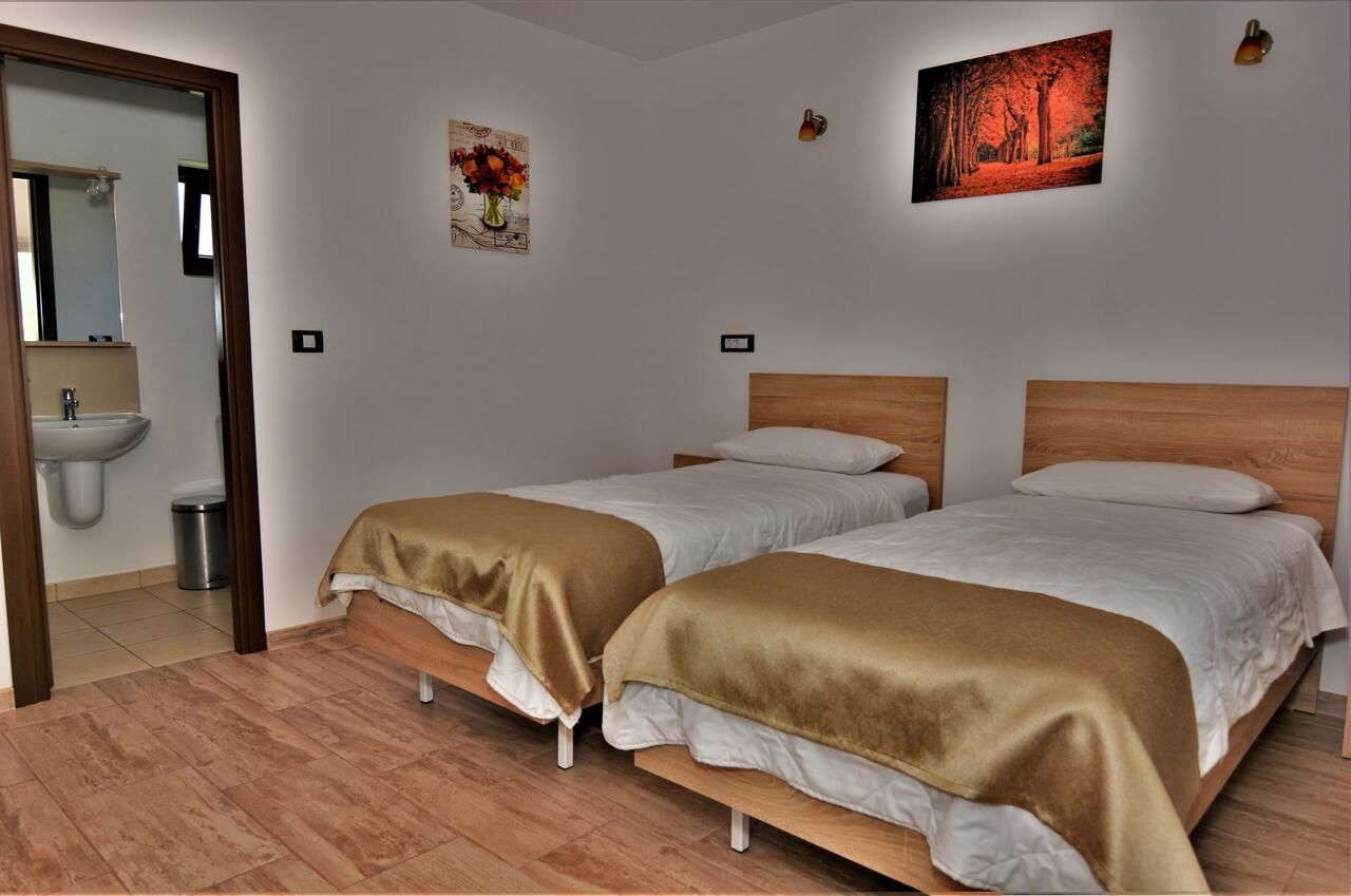 Проживание в семье Casa Miraj Кэлимэнешти-11